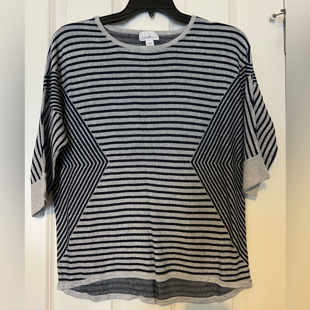 Jaclyn Smith stripe patterned 3/4 sleeve sweater. Size XL.